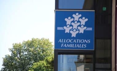 La CAF va bientôt assurer le versement des pensions alimentaires aux enfants majeurs