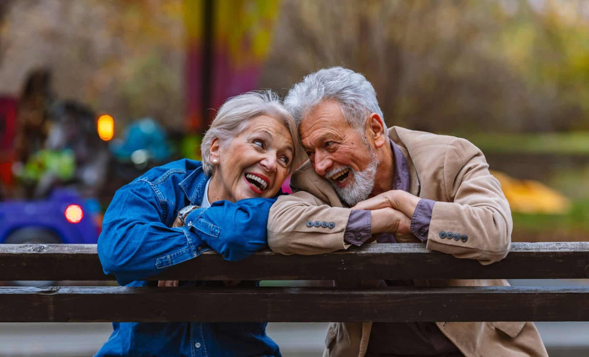 Photo représentant deux personnes à la retraite