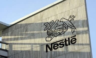 Nestlé à eu recours à des traitements interdits sur des eaux minérales, reconnaît le groupe