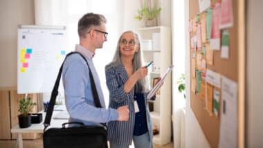 Emploi seniors : qu'est-ce que le « CDI seniors » et pourquoi les syndicats le rejettent-ils