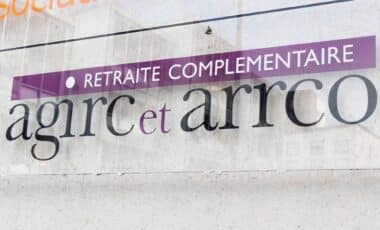 Devanture d'une Agence de retraite de l'Agirc-Arrco