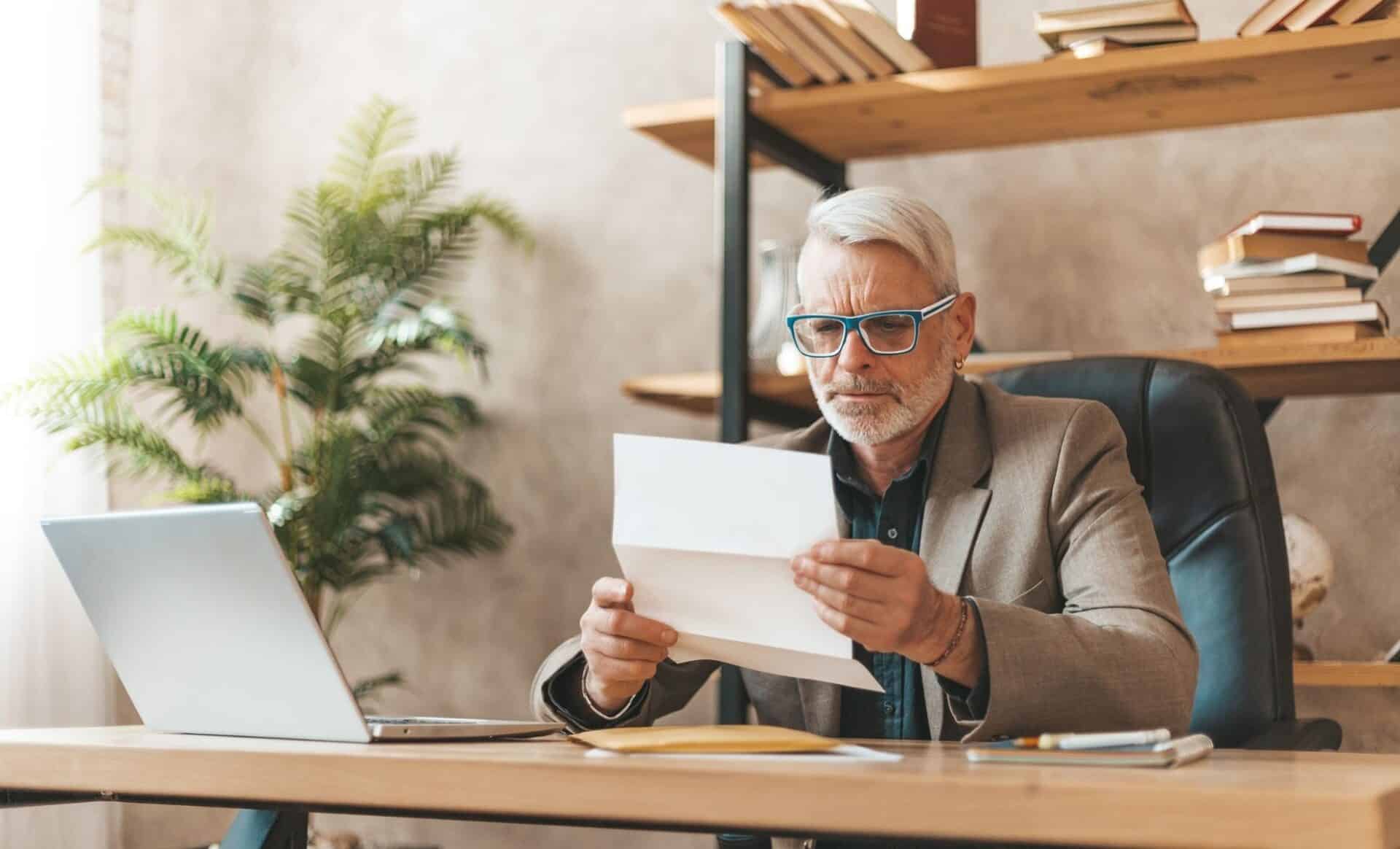 Licenciement des seniors : vers la généralisation du système bonus-malus contre les contrats courts ?