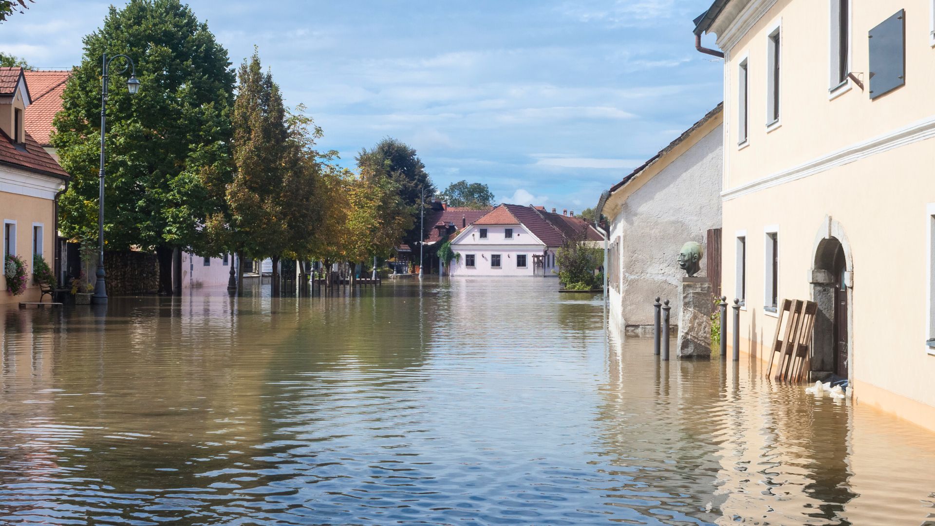 Alerte météo : inondations en Indre-et-Loire, la Vienne à un niveau record, le pire est à venir