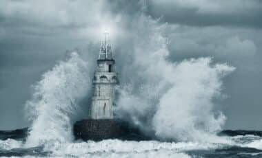 Orages, vents forts, submersions marines : les 11 départements en alerte ce mardi à cause de la tempête « Pierrick »