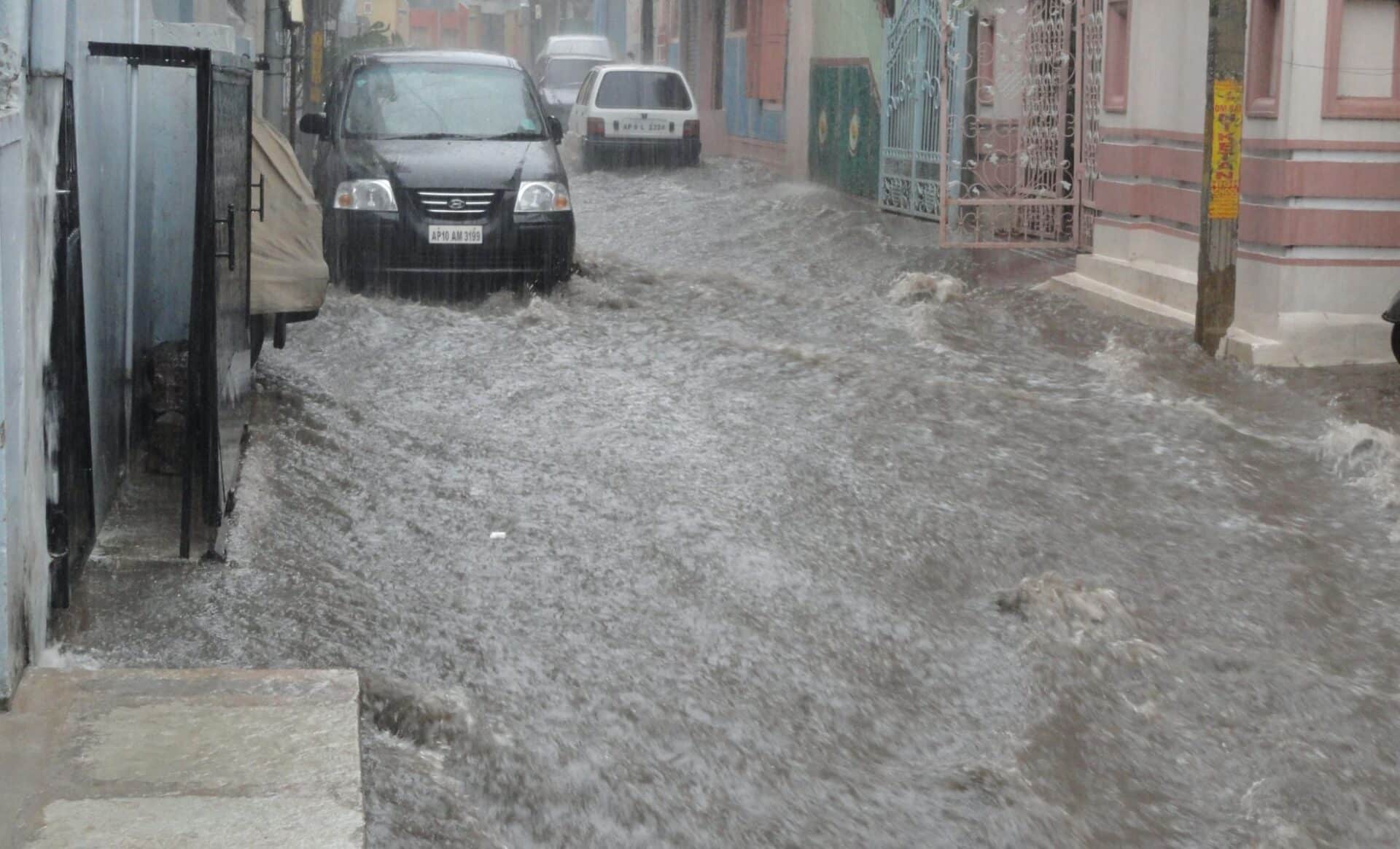 Météo : pluie, vents, crues, neige et avalanches. Voici les départements concernés par les alertes