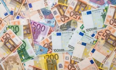 Jackpot au distributeur : à cause d'un bug, cette banque verse des millions d'euros sans limite à ses clients