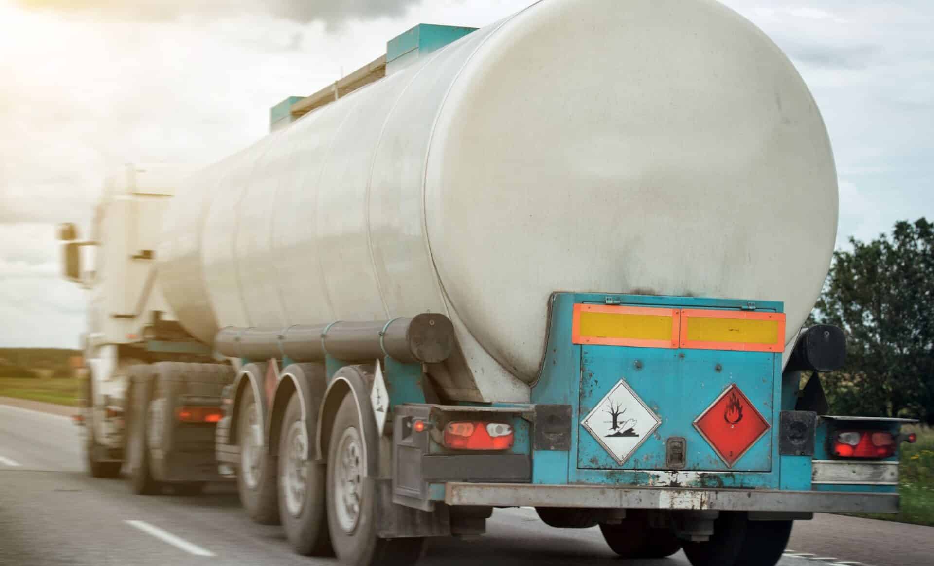 Un camion citerne transportant du fioul domestique