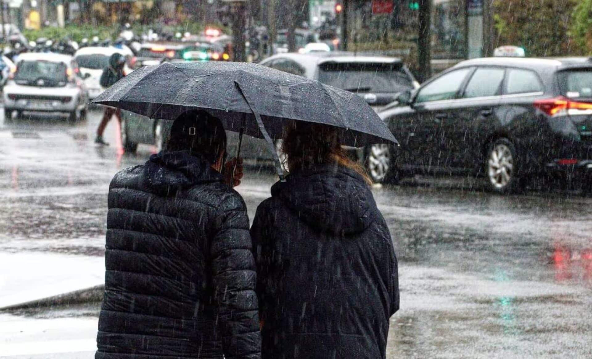 Météo : les départements concernés par l'alerte aux pluies et aux orages ce lundi