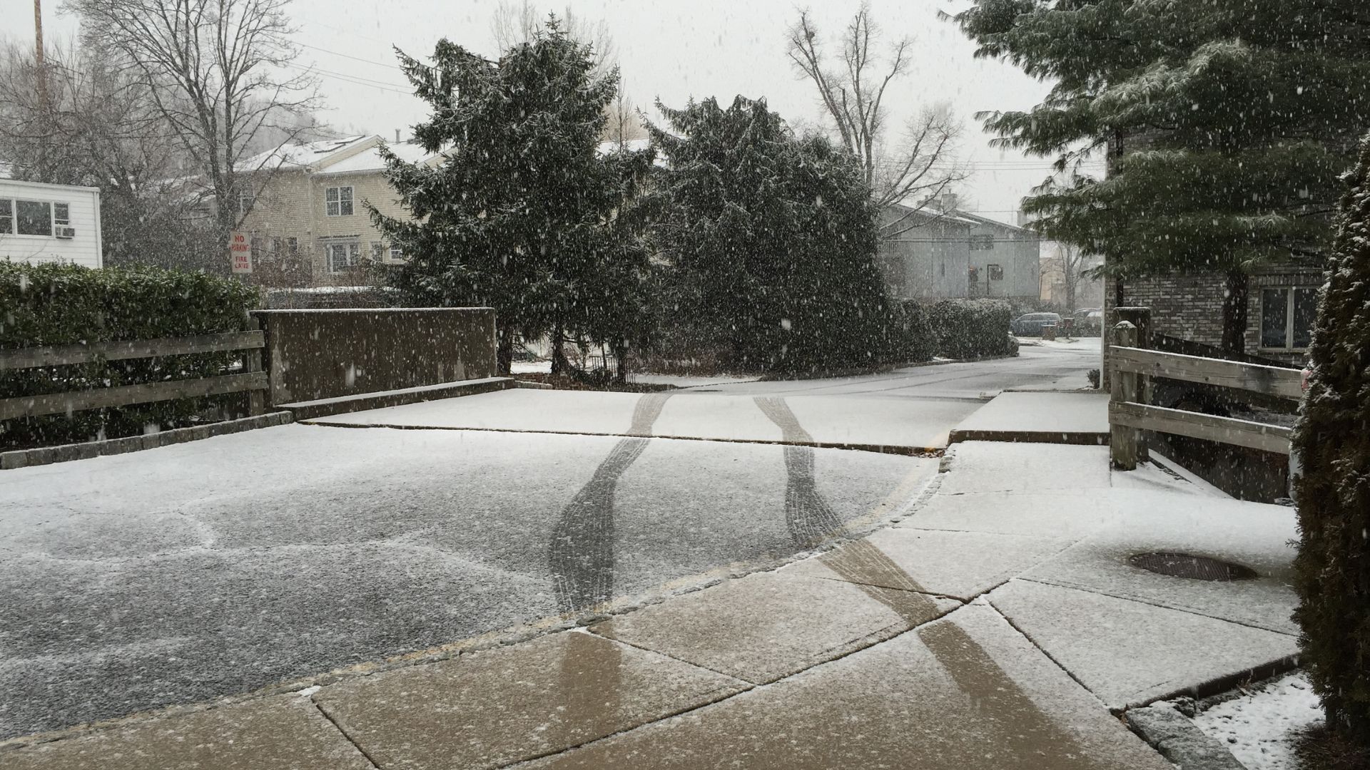 Météo : Orages, neige, baisse du mercure... à quoi s'attendre pour le début de semaine ?