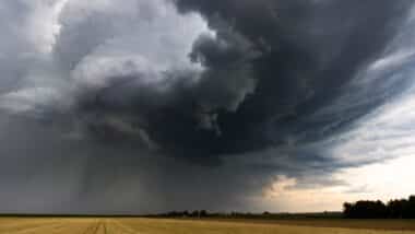 Météo : les alertes pour pluie, orages et grêle persistent sur plusieurs départements avant l'arrivée du beau temps