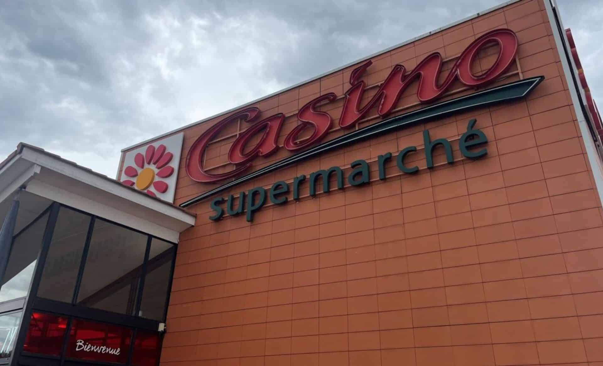 Casino vend 121 magasins à Auchan, Carrefour et Les Mousquetaires