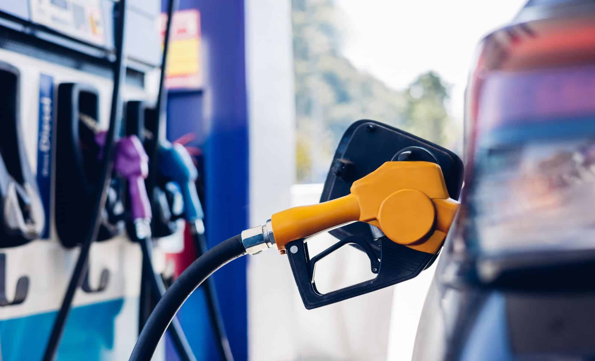 Carburants : les prix de l'essence et du gazole en chute libre. La tendance baissière va-t-elle continuer ?