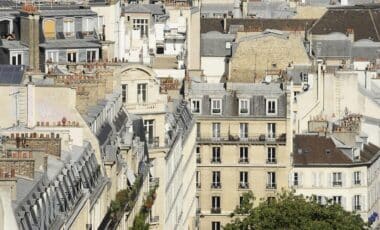 Photo d'un pâté d'habitations, regroupant plusieurs immeubles, pour illustrer le secteur de l'immobilier