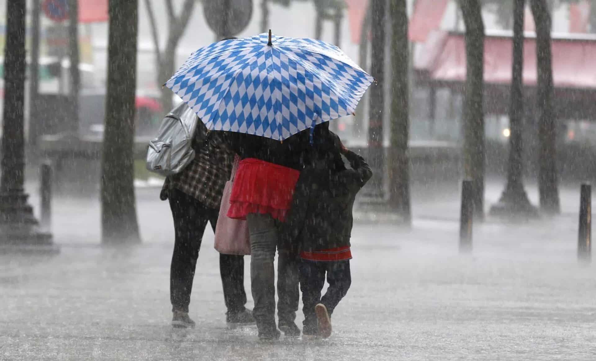 Orages, vents et pluies-inondations : voici les 33 départements placés en vigilance par Météo France