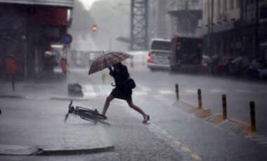 Météo : alertes rouge, orange et jaune pour pluies, orages et inondations. Voici les 80 départements concernés