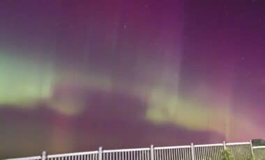 Une tempête solaire extrême frappe la France : fascinantes aurores boréales observées dans plusieurs régions