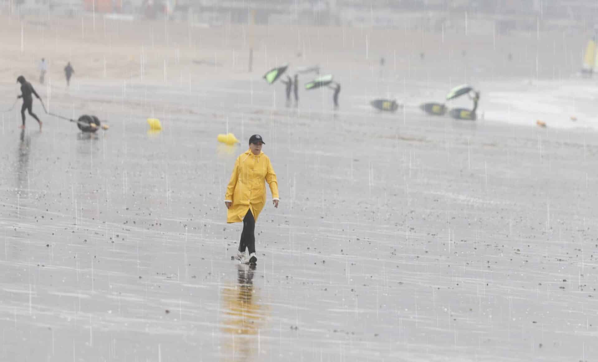 Météo : les gouttes froides vont-elles gâcher nos vacances d'été ?