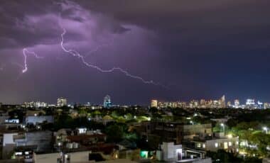 Météo : crues, orages et avalanches, le temps se gâte, 20 départements en alerte