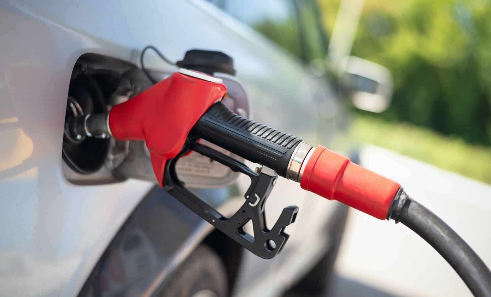 Prezzi benzina e gasolio oggi, lunedì 22 luglio