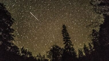 Des pluies de météores toucheront la France : où et quand ça sera possible de les observer ?