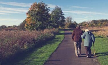 Photo d'un couple de retraités