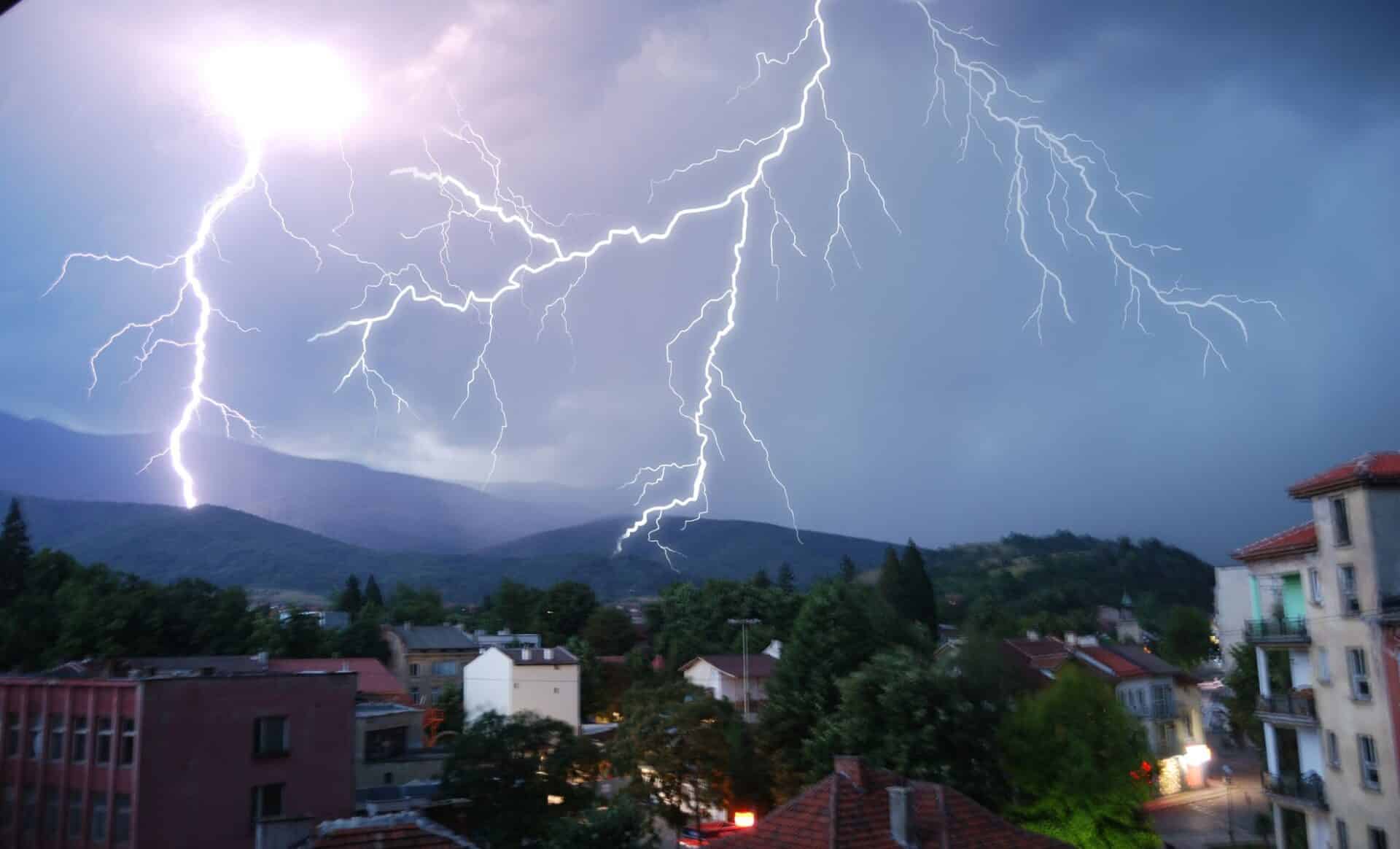 Météo : canicule et arrivée d'une importante perturbation orageuse cet après-midi, voici les régions exposées