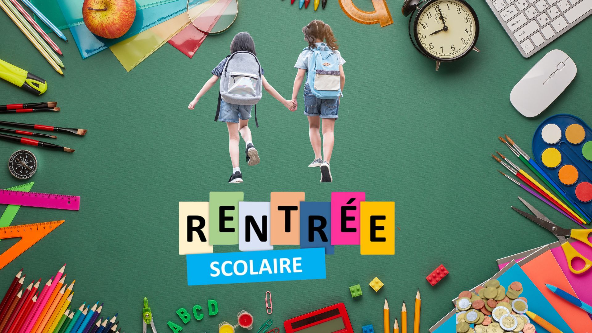 Photo de deux enfants allant à l'école