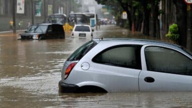 Photo d'une inondation pour illustrer les catastrophes naturelles et leur impact sur les frais d'assurances