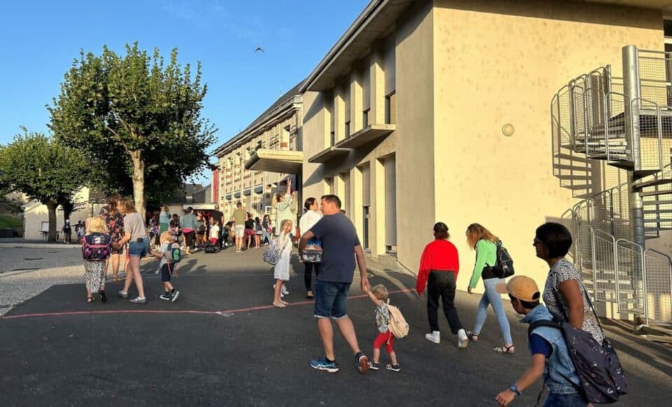 Photo d'élèves faisant leur rentrée scolaire