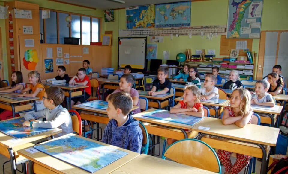 Photo élèves faisant leur rentrée scolaire