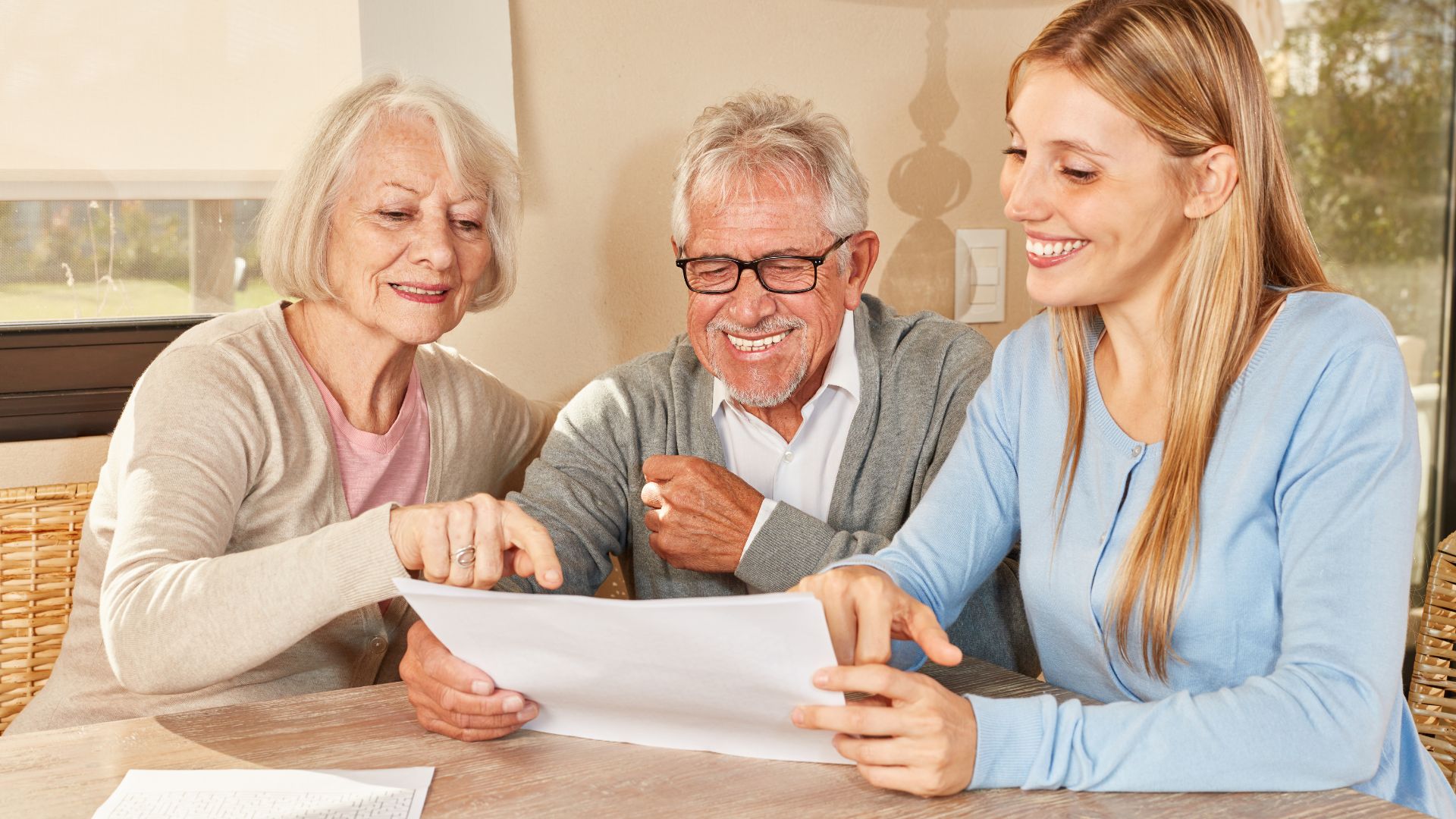 Photo de 3 personnes âgées pour illustrer les pensions de retraite