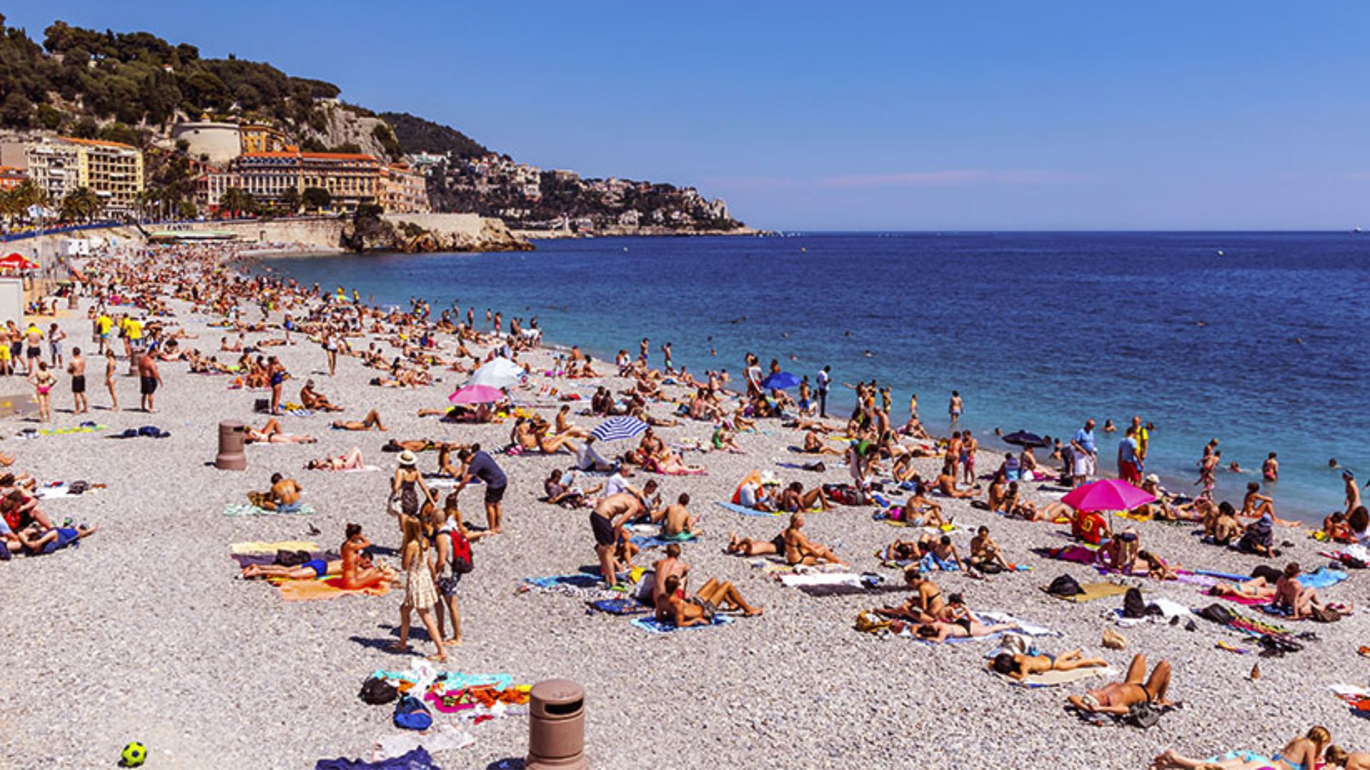 « Toute personne n’ayant pas une tenue correcte » est interdite des plages de cette ville française