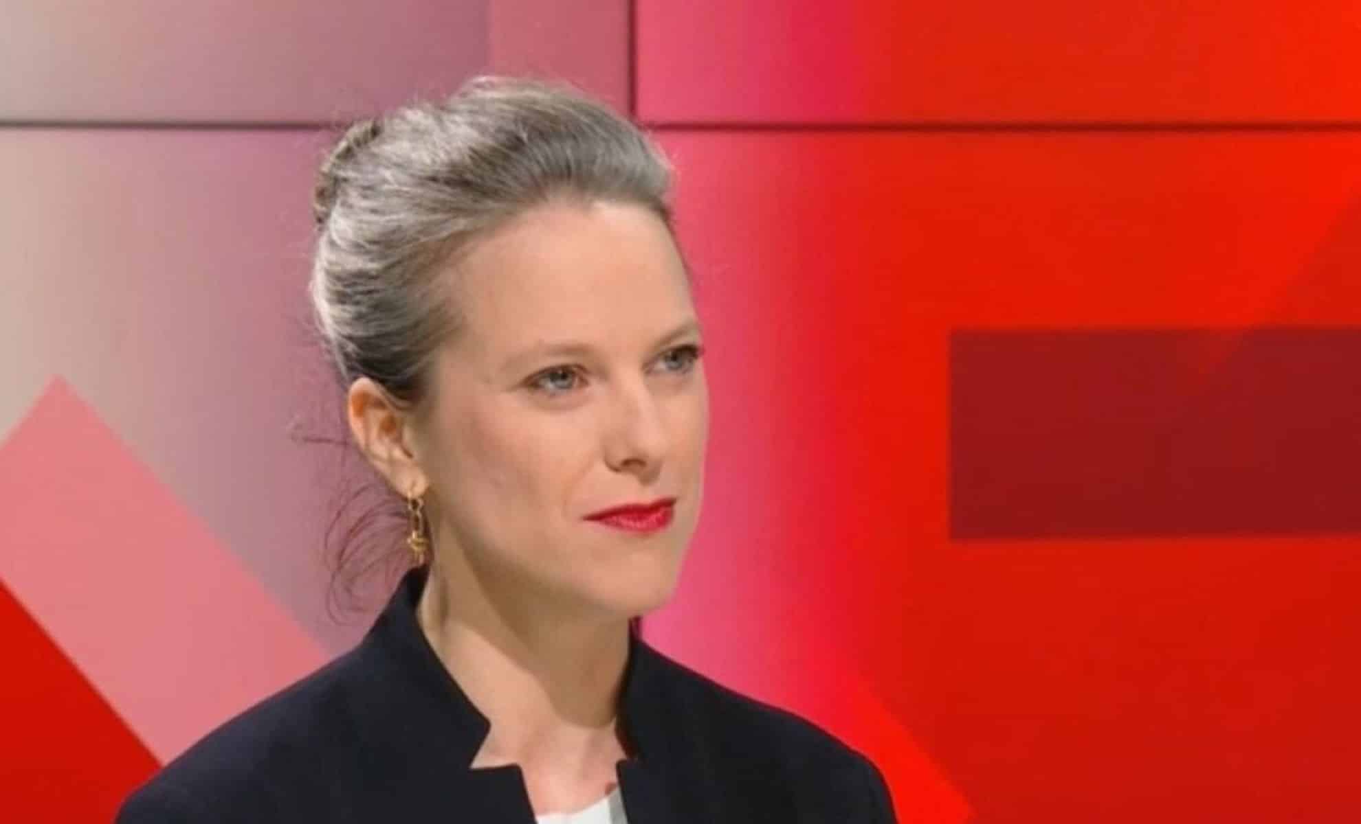Immigration Lucie Castets plaide pour la régularisation de tous les « sanspapiers