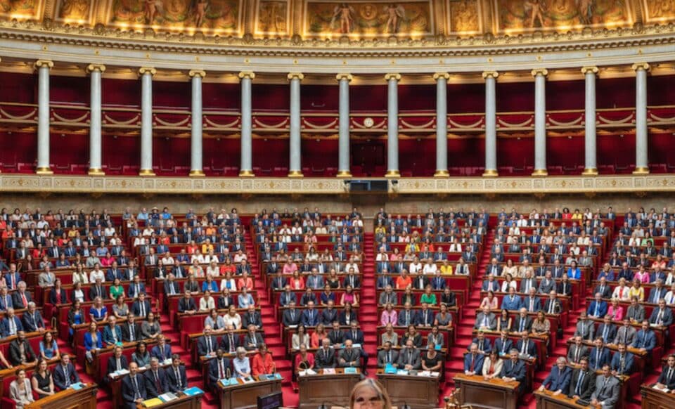 Photo du Parlement français pour illustrer la thématique du budget 2025