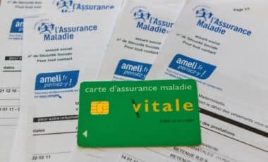 Carte vitale et feuilles de soins de l'Assurance Maladie