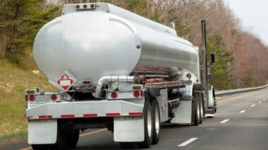 Camion citerne transportant du Fioul domestique