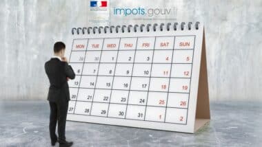 Un calendrier pour illustrer les dates importantes pour les impôts au mois d'octobre