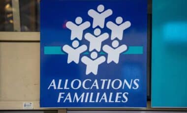 Fronton de la Caisse d'allocations familiales (CAF)