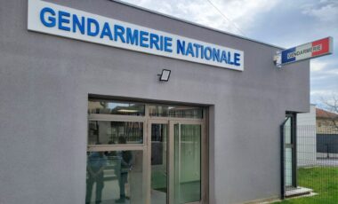 Photo d'une caserne de Gendarmerie