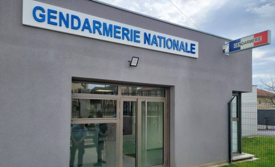 Photo d'une caserne de Gendarmerie