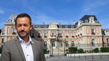 Photo de l'élu Nicolas Lacroix et la préfecture de la Haute-Marne en arrière-plan