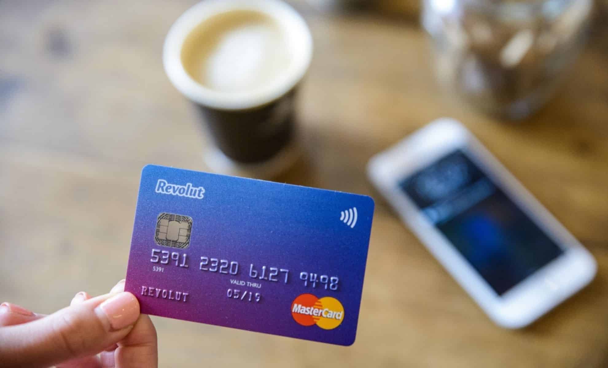 Photo d'une carte bancaire Revolut