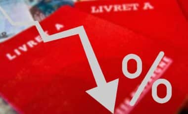 Photo montage : Livrets A + une courbe descendante pour illustrer la baisse des taux d'intérêt