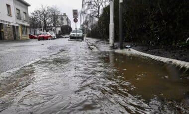 Photo d'une route inondée pour illustrer une météo dégradée