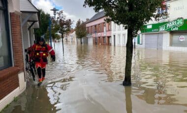 Photo d'un quartier inondé pour illustrer une météo agitée