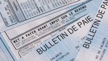 Bulletin De Paie pour illustrer les finances des Français face à la motion de censure qui vise le gouvernement