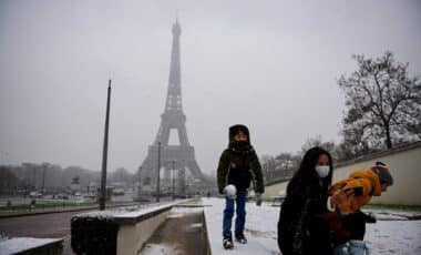 La capitale parisienne sous la neige