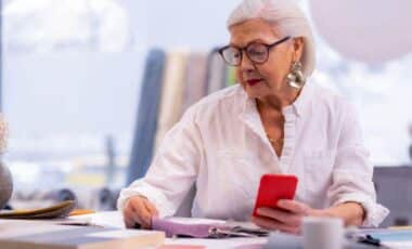 Photo d'une femme âgée pour illustrer le sujet de l'écart des pensions de retraite entre les hommes et les femmes