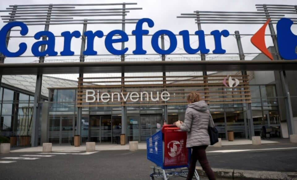 Devanture d'un supermarché Carrefour