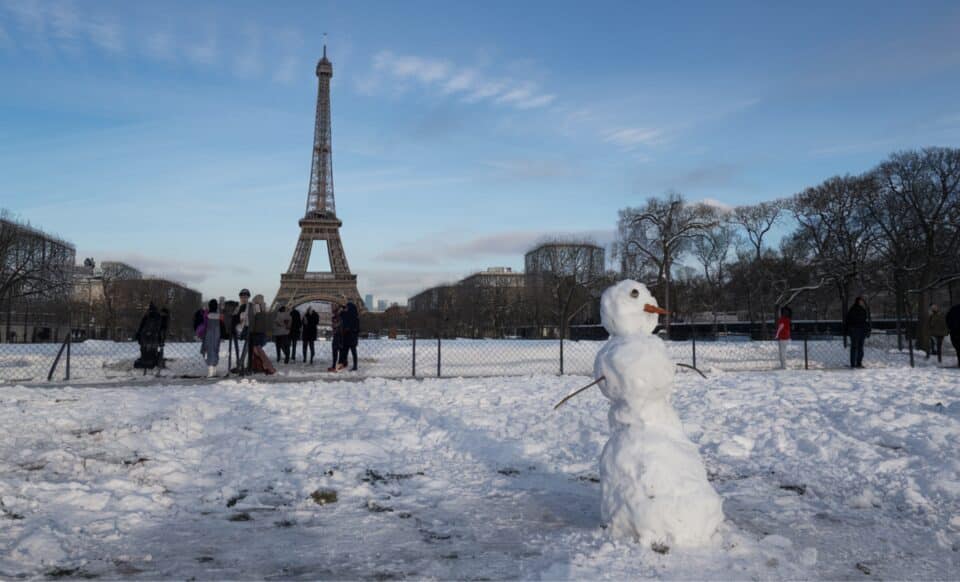 Photo montrant de la neige à Paris